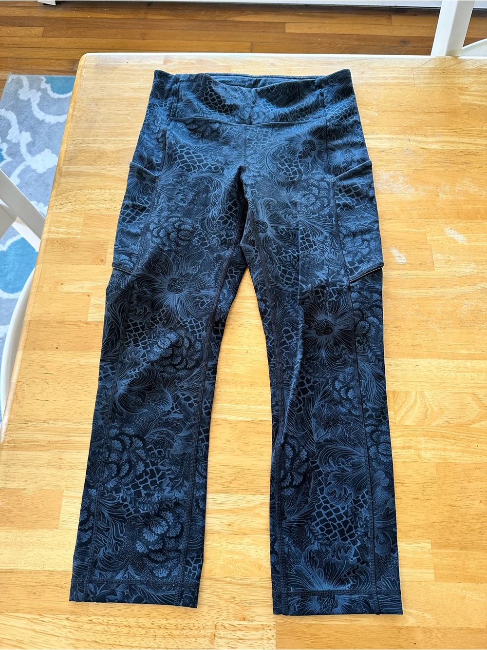 Lululemon cropped leggings size 4